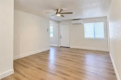 2030 Sunrise Avenue 10 Living Room