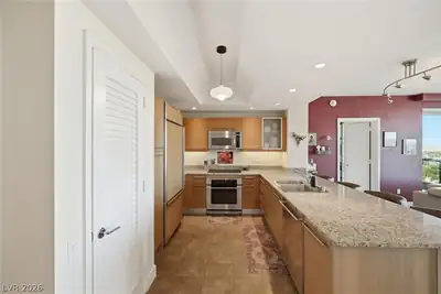 322 Karen Avenue 2402 Kitchen