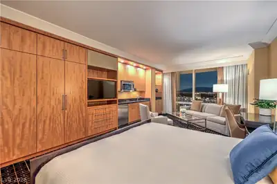 2000 Fashion Show Drive 3218 Bedroom