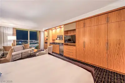 2000 Fashion Show Drive 3219 Bedroom