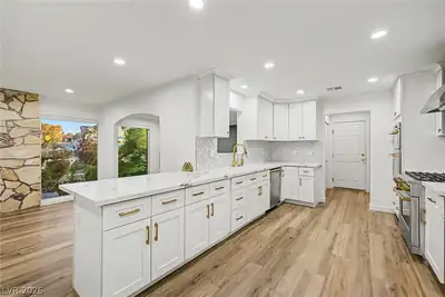 236 East Country Club Drive Kitchen