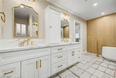 236 East Country Club Drive Primary Bathroom