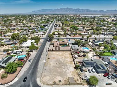 Lake Mead-Leonard Ln Lot