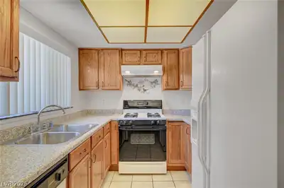 2757 Carnation Lane - Kitchen