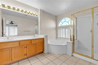 7425 Enchanted Hills Court, Las Vegas, NV 89129 Primary Bathroom