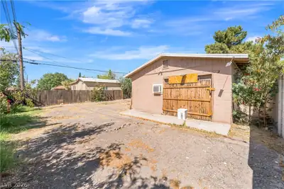 203 Earl Street, Las Vegas, NV 89101 Garage