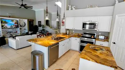 2490 Hoopes Avenue, Henderson, NV 89052 Kitchen