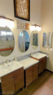 2490 Hoopes Avenue, Henderson, NV 89052 Primary Bathroom
