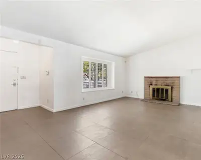 6371 West Viking Road Living Room