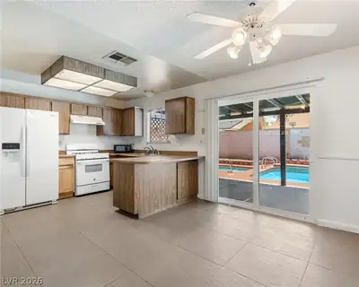 6371 West Viking Road Kitchen
