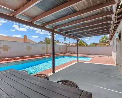 6371 West Viking Road Patio
