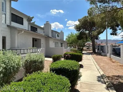 1629 Justin Court 1629 Front of Structure