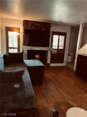 1629 Justin Court 1629 Living Room