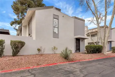 624 Brookway Lane, Las Vegas, NV 89169 Front of Structure