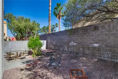 1665 Britannia Avenue, Henderson, NV 89014 Yard