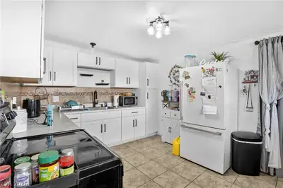 4686 Sheppard Drive, Las Vegas, NV 89122 Kitchen