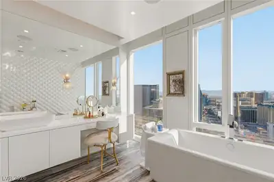 3750 Las Vegas Boulevard 4303 Primary Bathroom