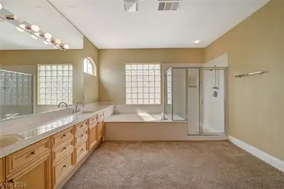 9462 Castillana Court, Las Vegas, NV 89147 Primary Bathroom
