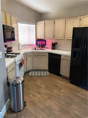 5830 Berry Hill Lane, North Las Vegas, NV 89031 Kitchen