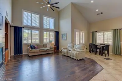 911 Roseberry Drive Living Room