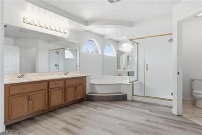 6611 Ironbound Bay Avenue, Las Vegas, NV 89139 Primary Bathroom