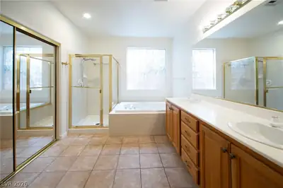 517 Bianca Bay Street, Las Vegas, NV 89144 Primary Bathroom