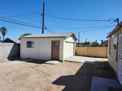 4624 Evergreen Place Garage