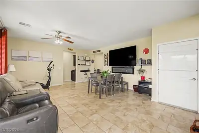 4914 East Beacon Ridge Drive Living Room