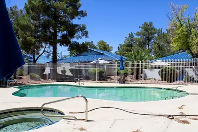 2121 Twickenham Place B Pool