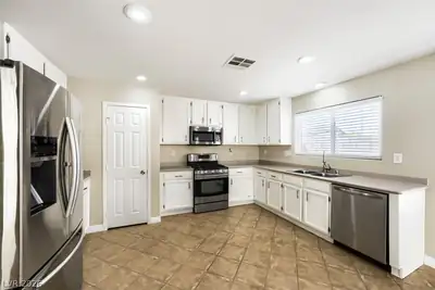 102 Masserta Court, Las Vegas, NV 89183 Kitchen
