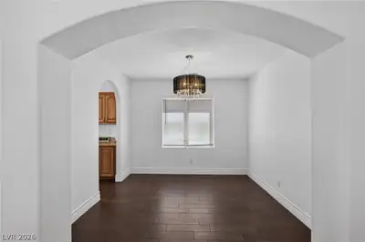 176 BROKEN PUTTER Way Dining Area