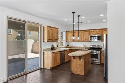 176 BROKEN PUTTER Way Kitchen