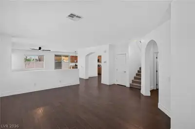 176 BROKEN PUTTER Way Living Room