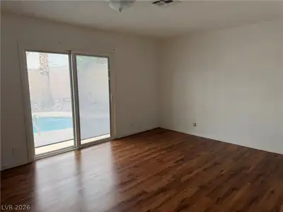 6225 Cedarwood Avenue Primary Bedroom