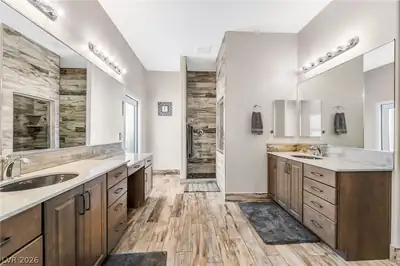 1301 Marina Del Rey Court, Las Vegas, NV 89117 Primary Bathroom