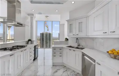 2777 Paradise Road 3605 Kitchen