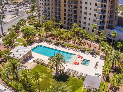 8255 Las Vegas Boulevard 1702 Pool