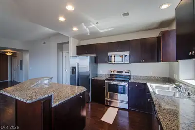 8255 Las Vegas Boulevard 1702 Kitchen
