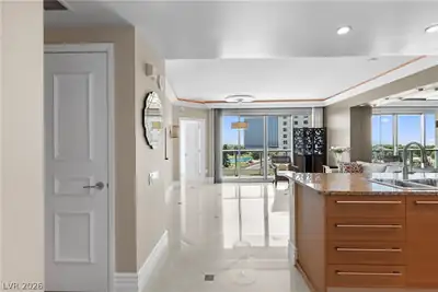 322 Karen Avenue 604 Kitchen