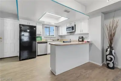 6024 Pebble Beach Boulevard, Las Vegas, NV 89108 Kitchen