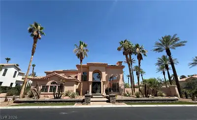 8112 Sapphire Bay Circle Las Vegas, NV 89128