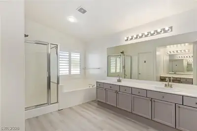 6856 Scarlet Flax Street, Las Vegas, NV 89148 Primary Bathroom