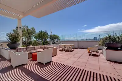 150 Las Vegas Boulevard 2213 Patio