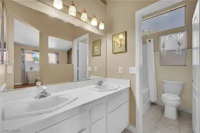 7608 Haskell Flats Drive, Las Vegas, NV 89128 Primary Bathroom