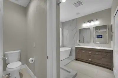 6047 Orange Poppy Court, Las Vegas, NV 89120 Primary Bathroom