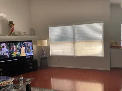6250 West Flamingo Road 124 Living Room