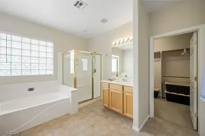 11132 Ferragamo Court, Las Vegas, NV 89141 Primary Bathroom