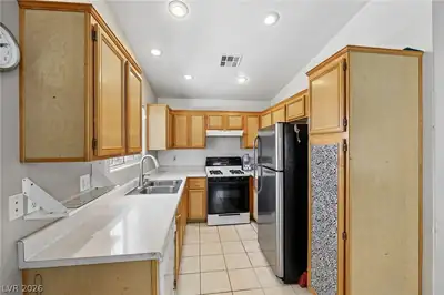5804 Chisolm Trail, Las Vegas, NV 89118 Kitchen