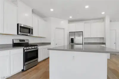 1623 Dakota Group Avenue, North Las Vegas, NV 89084 Kitchen