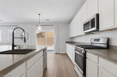 1623 Dakota Group Avenue, North Las Vegas, NV 89084 Kitchen